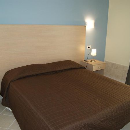 Guest House Golfo Xifonio Augusta Exterior foto
